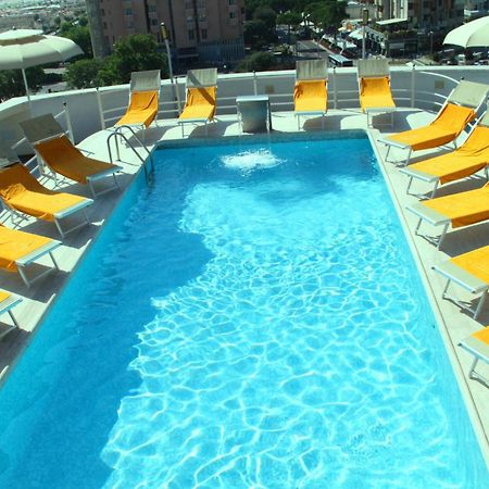 רימיני Waldorf Suite Hotel מראה חיצוני תמונה
