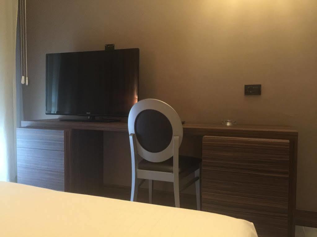 רימיני Waldorf Suite Hotel מראה חיצוני תמונה